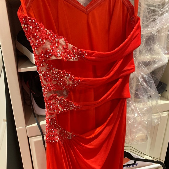 Lady in red ❤️ - Picture 2 of 7